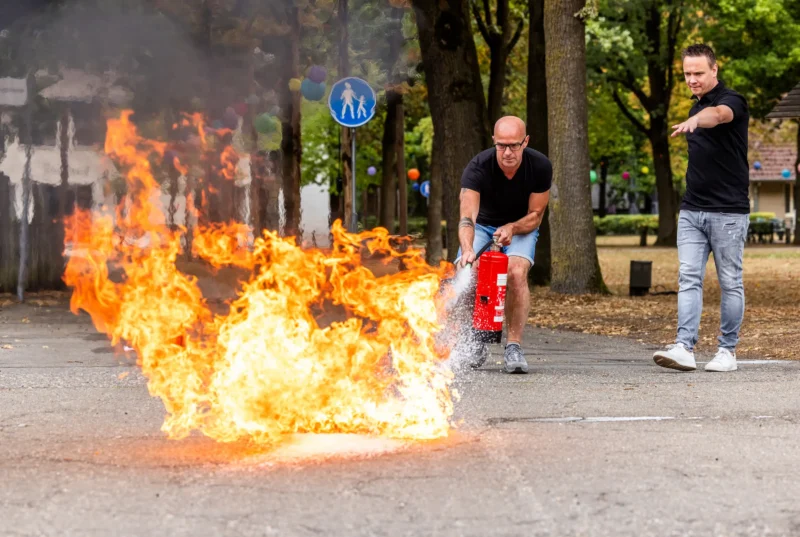 Brand blussen op Het Rijtven