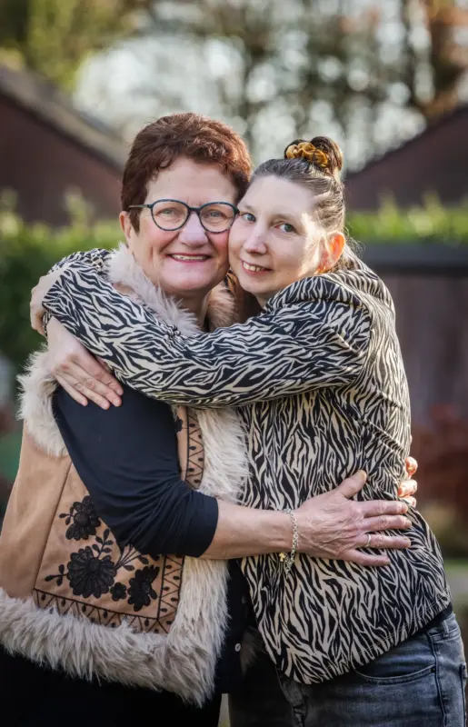 Vrijwilliger Marian samen met cliënt Denise